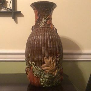 Cornucopia vase. Great condition
